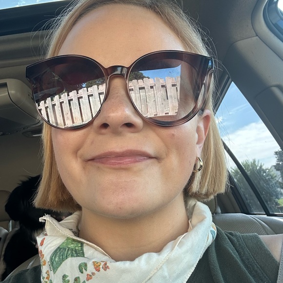 Meet your Posher, Mara - Picture 1 of 1